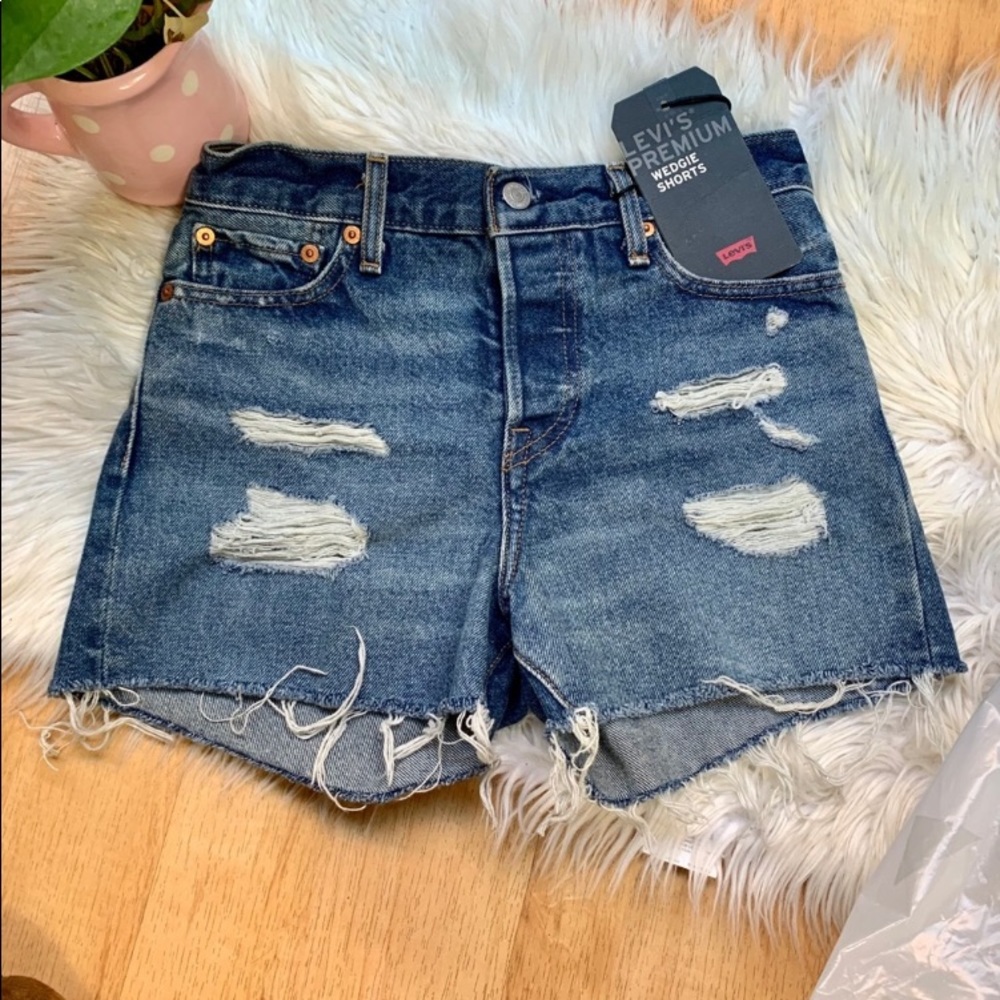 LEVI’s Shorts High Rise Cut Off Wedgie Distressed